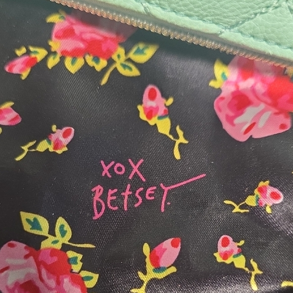 Betsey Johnson New York, N.Y. Mint  And Cream Quilted Cosmetic Bag - Picture 11 of 12